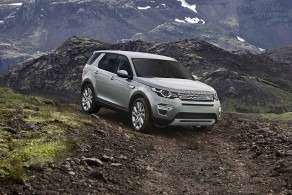 Tähän autoon laskee Land Rover myynti toiveensa. Land Rover Discovery Sport.